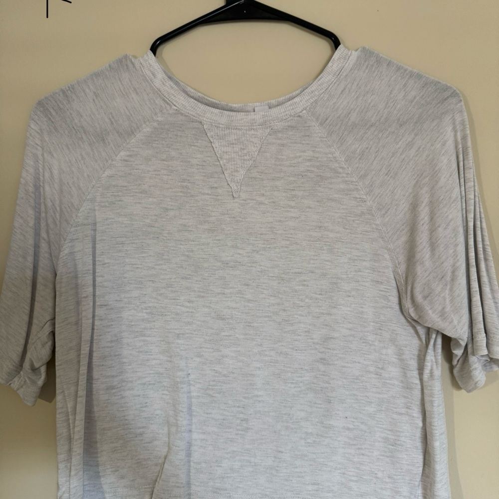 Fabletics Gray Short Sleeve Casual Top